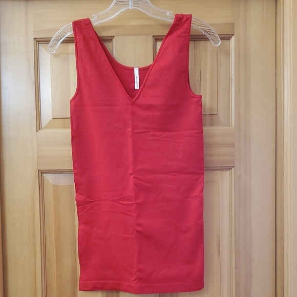 Nwt Skinny Tees Red Sleeveless V-Neck Top - Picture 1 of 2